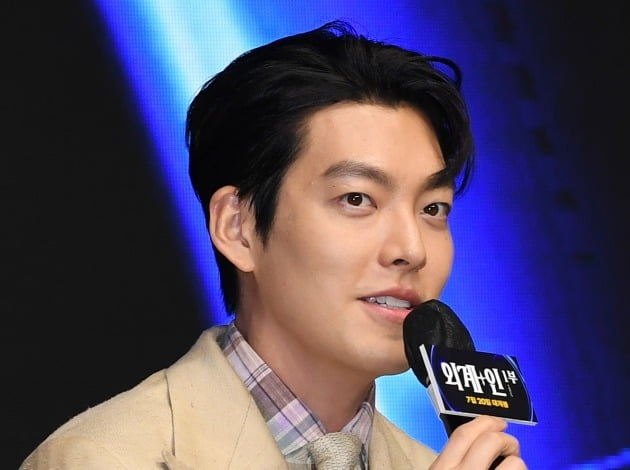 김우빈 "'외계+인', 6년 만 영화…흥분하면 안 될 것 같다는 생각으로"
