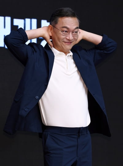 [TEN 포토] 김의성 '센스 넘치는 포즈'