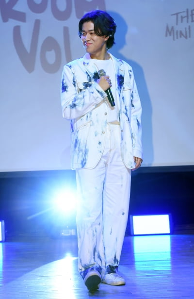 [TEN 포토] 이무진 '귀 호강했죠?'