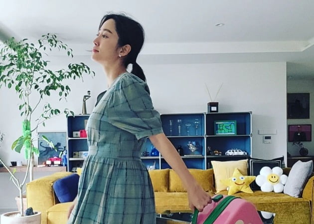 '치과의사♥' 전혜빈, 달라고 졸라서 받은 협찬 자랑 "기분 짱이네요"[TEN★]