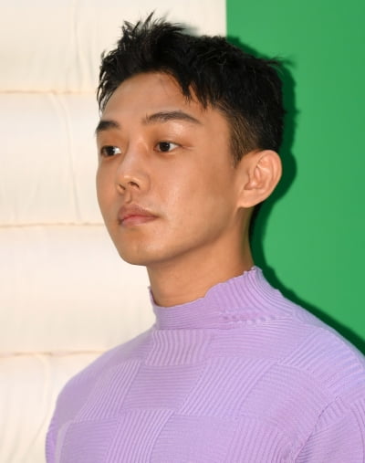 [TEN 포토] 유아인 '샤프한 옆선'