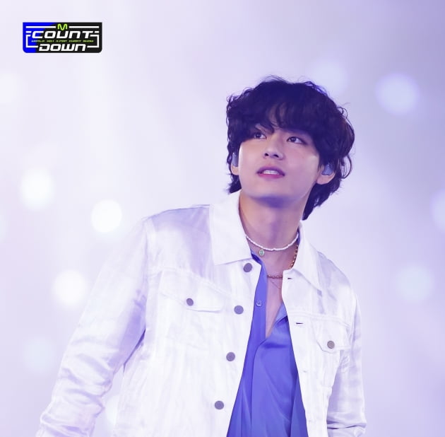 방탄소년단 뷔, 소년미 + 섹시미..반전 매력 '넘사벽 아우라