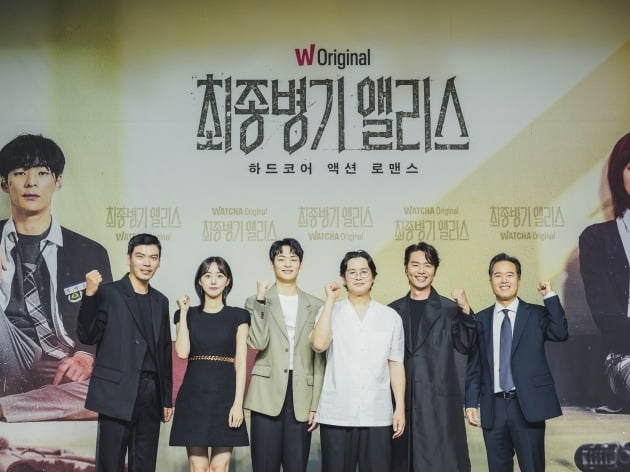 24일 왓챠 오리지널 '최종병기 앨리스'의 온라인 제작발표회가 열렸다. 배우 김성오, 박세완, 송건희, 서성원 감독, 김태훈, 정승길. / 사진제공=왓챠