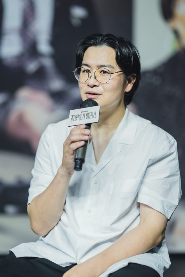 24일 왓챠 오리지널 '최종병기 앨리스'의 온라인 제작발표회가 열렸다. 서성원 감독. / 사진제공=왓챠