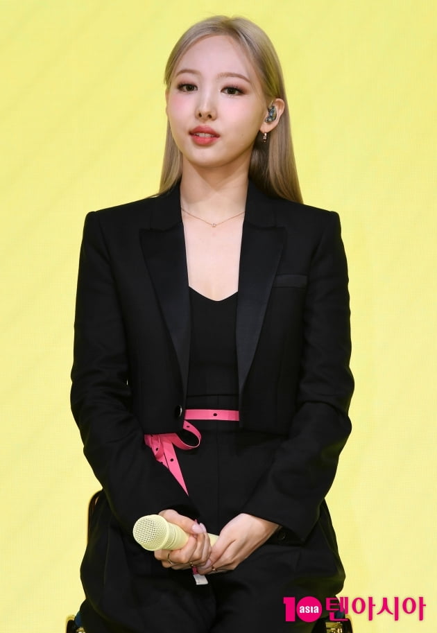 [TEN 포토] 트와이스 나연 '첫 미니 앨범 'IM NAYEON' 나왔어요'
