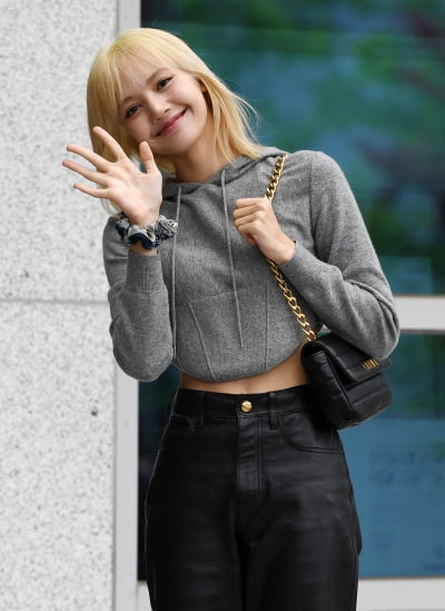 [TEN 포토] 블랙핑크 리사 '미모에 빠져드네'