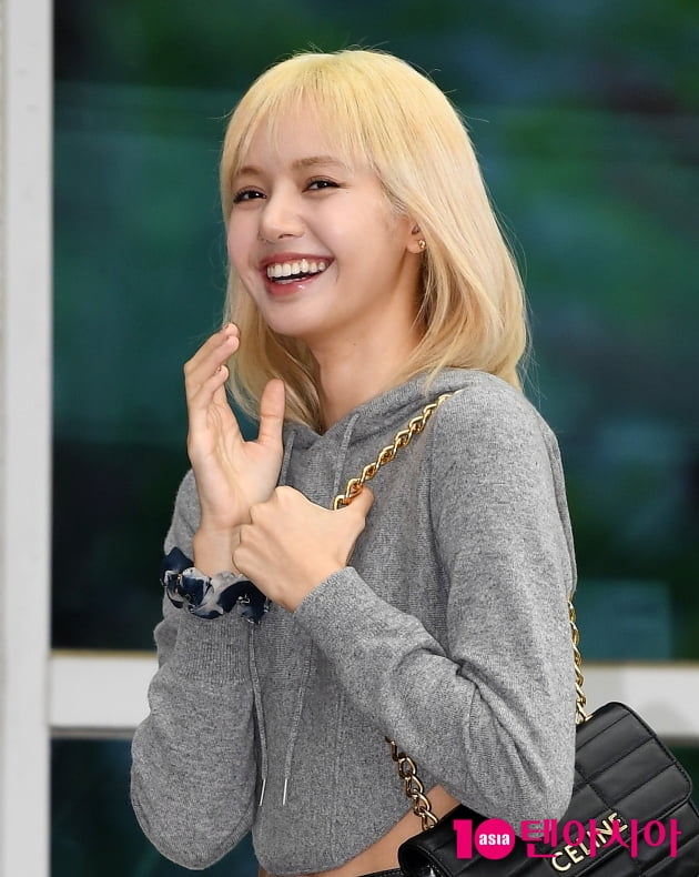 [TEN 포토] 블랙핑크 리사 '눈빛으로 말해요'