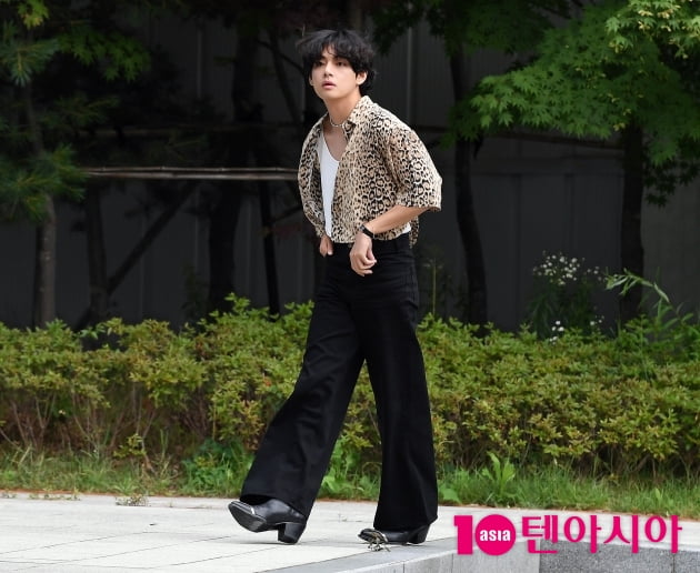 [TEN 포토] 방탄소년단 뷔 '태양도 질투하는 외모'