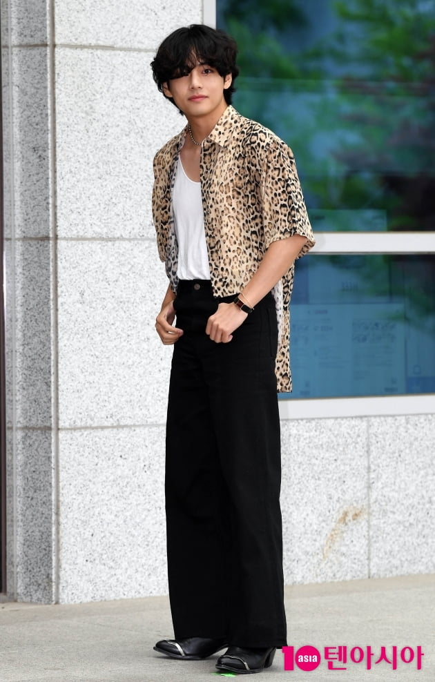 [TEN 포토] 방탄소년단 뷔 '잘생김이 넘쳐흘러'