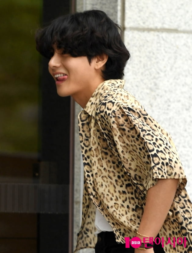 [TEN 포토] 방탄소년단 뷔 '귀엽네'