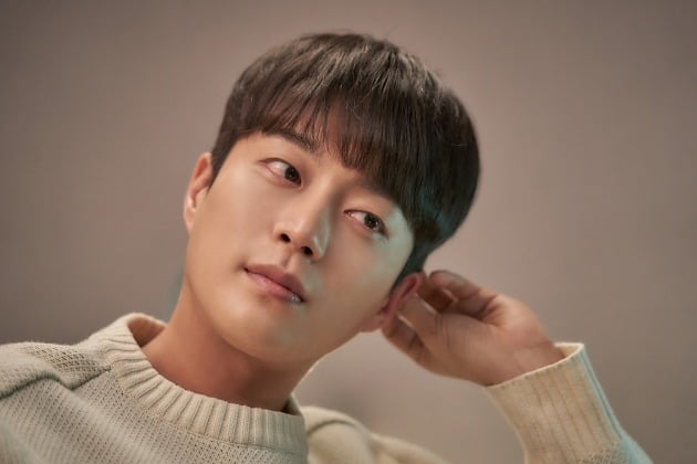'구필수는 없다' 윤두준 스틸컷./사진제공=KT스튜디오지니