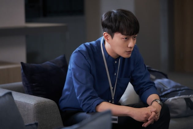 '구필수는 없다' 윤두준 스틸컷./사진제공=KT스튜디오지니