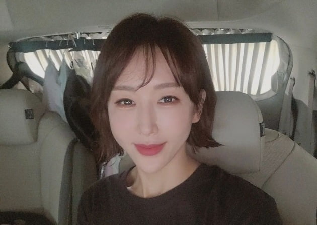 한영, 8살 연하 ♥박군 의식했나…예쁜 단발로 싹둑[TEN★]