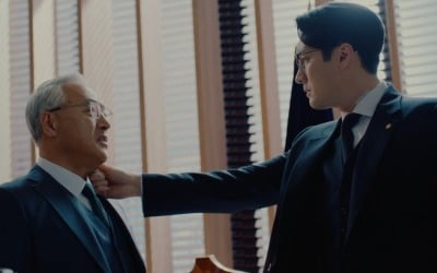 [종합] '닥터로이어' 소지섭, 7회 만에 복수 성공?…이경영 목에 칼 들이댔다