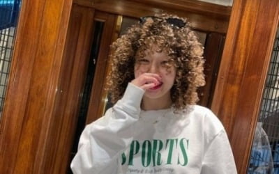 현아, 뽀글 파마로 파격 변신…'♥던'도 놀랄 비글美[TEN★]