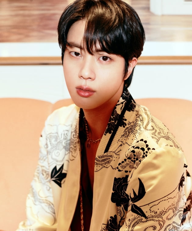 방탄소년단 진 '미스터 월드와이드' 글로벌 맥주 브랜드의 '애정공세'