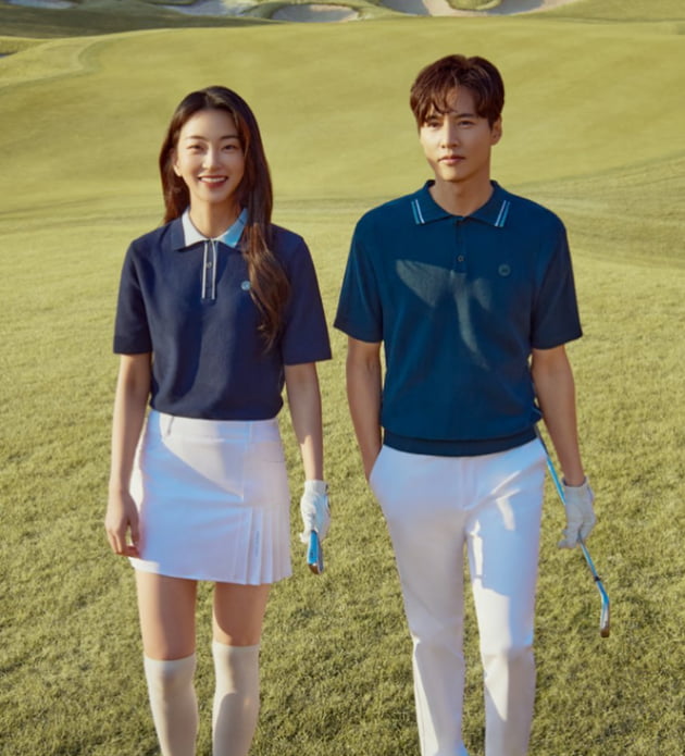 원빈, 여배우 SNS에서 근황 포착…여전히 잘생겨 지이수 '찐웃음' [TEN★]
