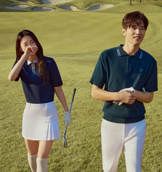 원빈, 여배우 SNS에서 근황 포착…여전히 잘생겨 지이수 '찐웃음' [TEN★]