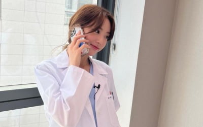 우주소녀 루다, 병원에 취업했나?…의사 가운 입고 지적미 뽐내[TEN★]