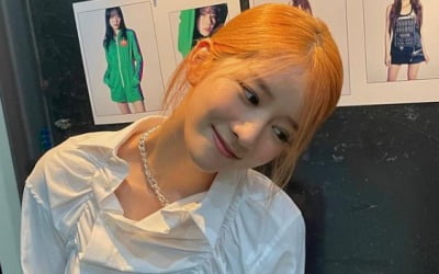 우주소녀 리더 엑시, 셔링 원피스 입고 역대급 섹시美[TEN★]