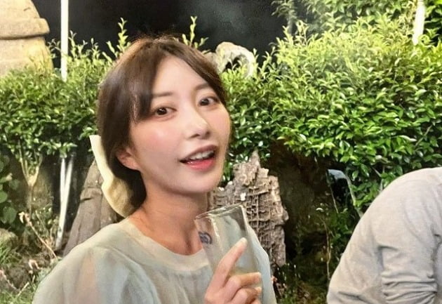 아야네, 맥주 마시더니 발그레진 얼굴…14살 연상 ♥이지훈이 좋아할 큐티[TEN★]