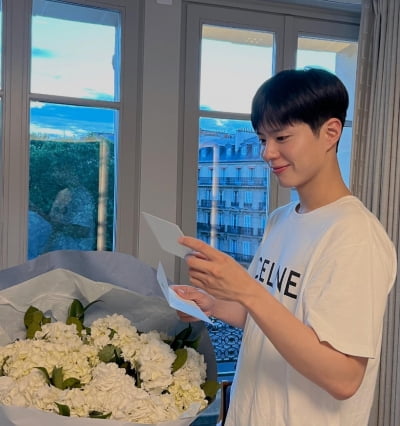 박보검, 프랑스 파리를 빛낸 꽃미소...사랑해요[TEN★]