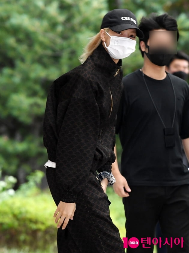 [TEN 포토] 블랙핑크 리사 '뭘 입어도 빛나...예쁜게 체질'