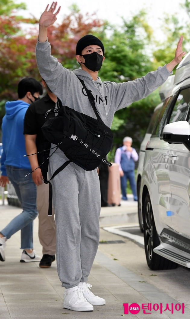 [TEN 포토] 박보검 '파리 패션쇼 다녀왔어요'