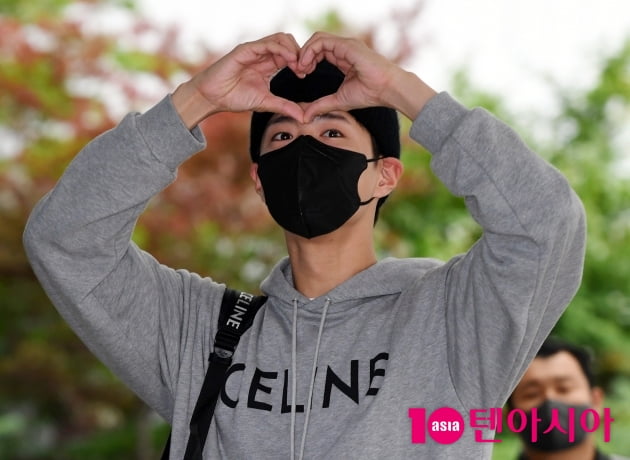 [TEN 포토] 박보검 '매력만점 하트'