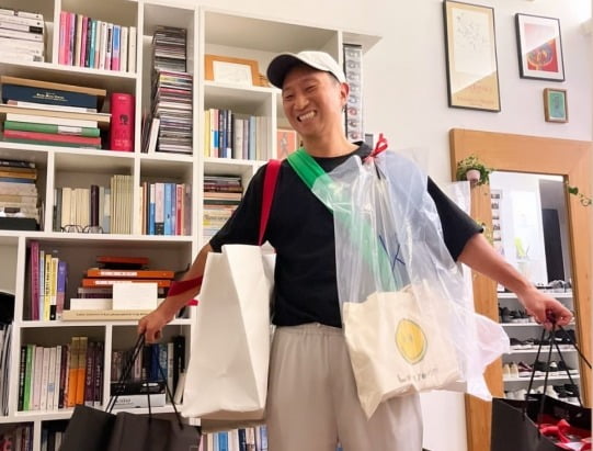 이규혁, 양손 가득 ♥손담비 선물 들어주는 신랑…이게 다 몇개야?[TEN★]