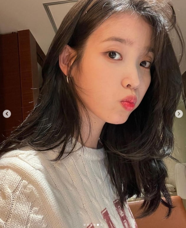 아이유, 귀요미 표정모음?...요정이 사진 잘찍는법 전수[TEN★]