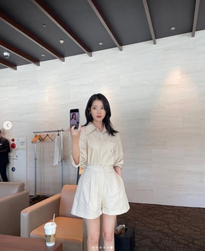 아이유, 귀요미 표정모음?...요정이 사진 잘찍는법 전수[TEN★]