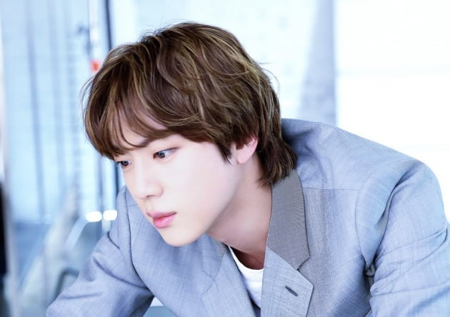 방탄소년단 진, '가장 많이 언급된 아티스트 TOP10' 12개월 연속 등극