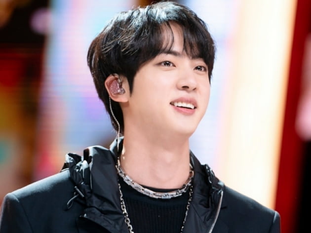 방탄소년단 진,"‘딥티크’ 향수 광고와 잘 어울리는 스타 1위