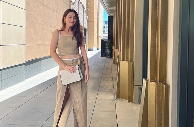 이민정, ♥이병헌도 놀랄 아슬아슬 패션 "나도 배 한 번 까보세"[TEN★]