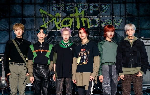 엑스디너리 히어로즈(Xdinary Heroes) 정수(왼쪽부터) 건일 가온 주연 준한 오드 / 사진제공=JYP엔터테인먼트