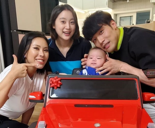 가비, 우혜림♥신민철 아들 위해 플렉스…B사 레드 차량 선물[TEN★]