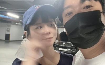 '이수근♥' 박지연, 비 오는 날 청담동 데이트…결혼 15년 차에도 점심 같이 먹는 부부 [TEN★]