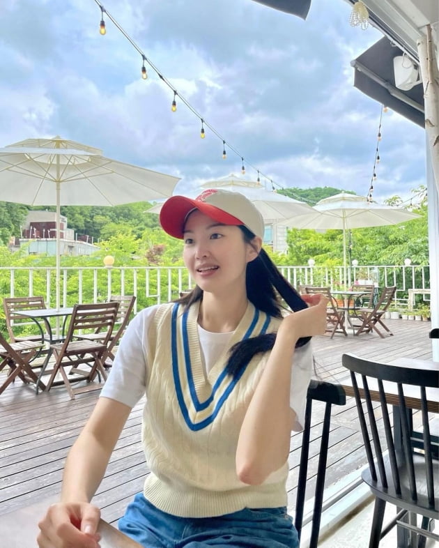 '전진♥' 류이서, 장마에도 계속되는 카페 데이트…팔뚝이 한 줌 [TEN★]
