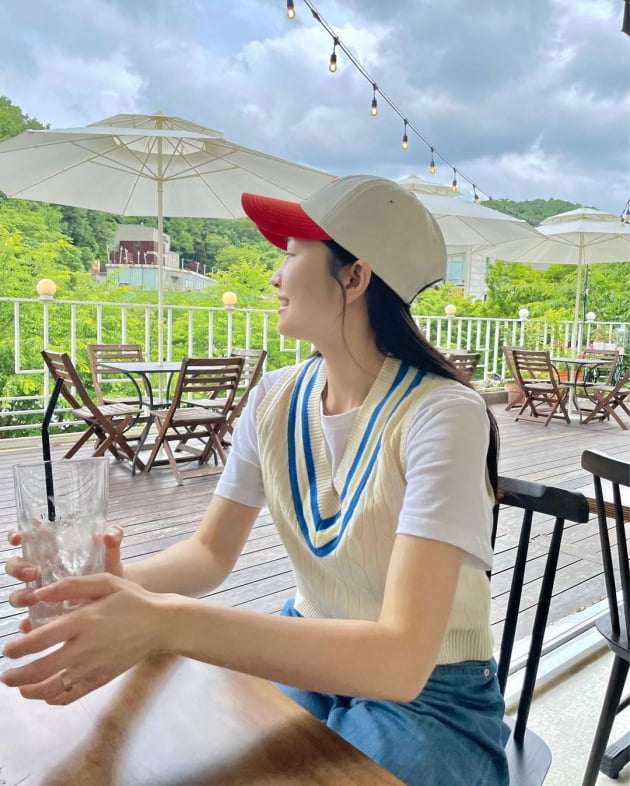 '전진♥' 류이서, 장마에도 계속되는 카페 데이트…팔뚝이 한 줌 [TEN★]