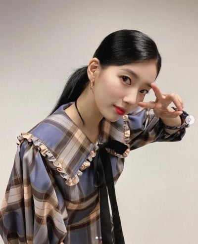 수지, 국민 첫사랑 깜찍한 브이...탄성 부르는 예쁨[TEN★]