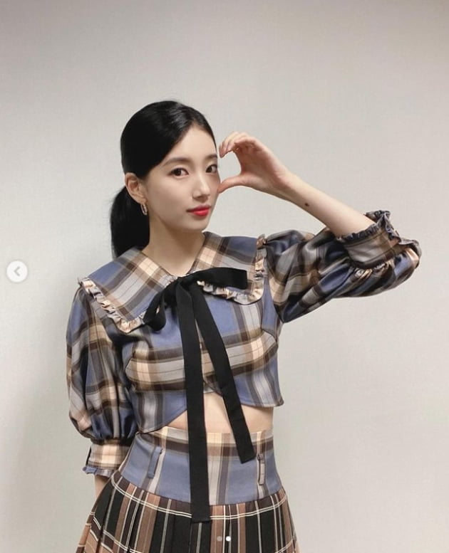 수지, 국민 첫사랑 깜찍한 브이...탄성 부르는 예쁨[TEN★]