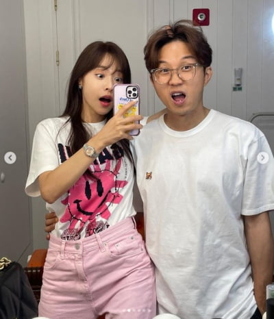 '박성광♥' 이솔이, 깨발랄 표정에 귀염뽀작...까맣게 탄 우리 둘 좋다[TEN★]