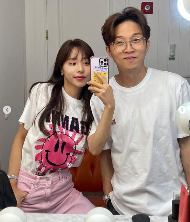 '박성광♥' 이솔이, 깨발랄 표정에 귀염뽀작...까맣게 탄 우리 둘 좋다[TEN★]