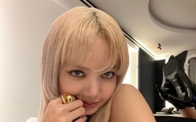 블랙핑크 리사, '도발적' 포즈…우아·섹시美 과시[TEN★]