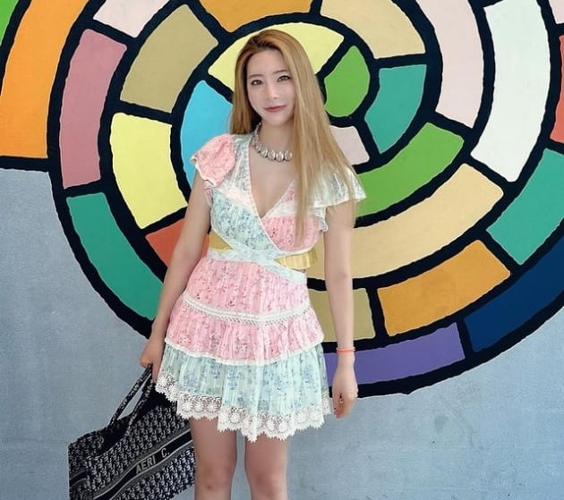 '김태우♥' 김애리, 여배우 뺨치는 화려한 바캉스룩 소화…제주도서 힐링[TEN★]