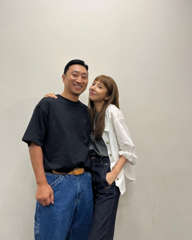 "오늘도 힘내자" 손담비, ♥이규혁에 매미처럼 밀착 포옹 [TEN★]