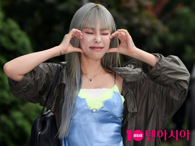 [TEN 포토] 헤이즈 '치명적인 볼하트'