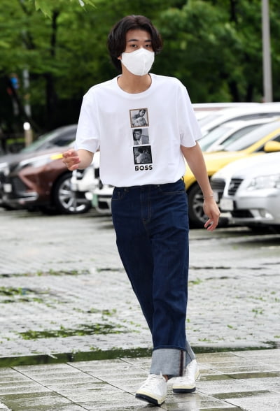 [TEN 포토] 이무진 '청바지+흰티만 입어도 빛나'