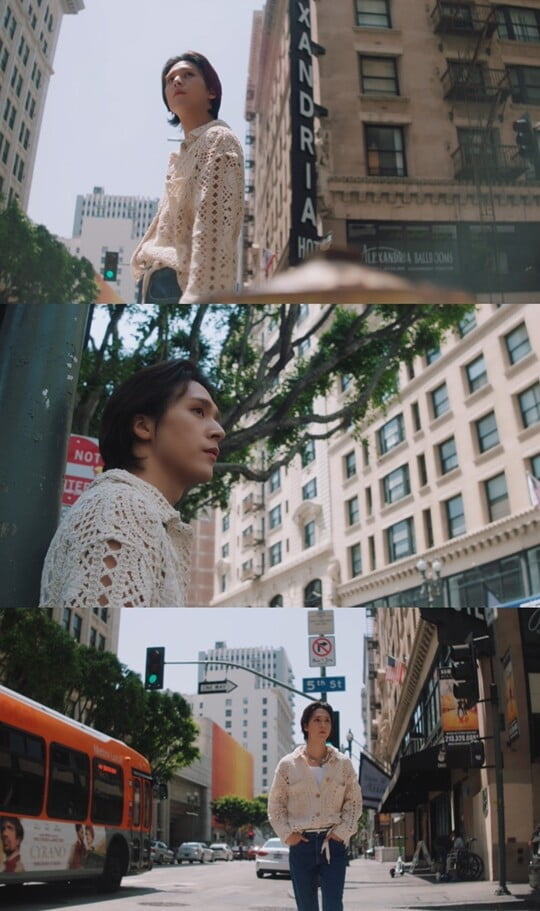 (사진=어라운드어스)